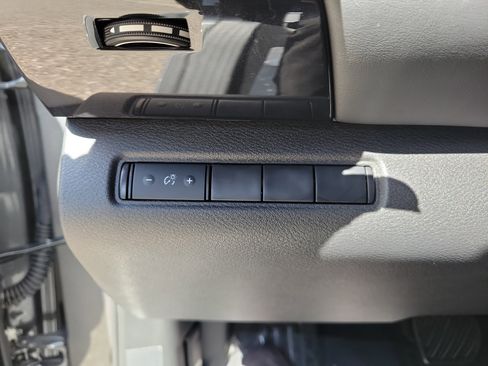 Certified 2025 Nissan Pathfinder S FWD image 31
