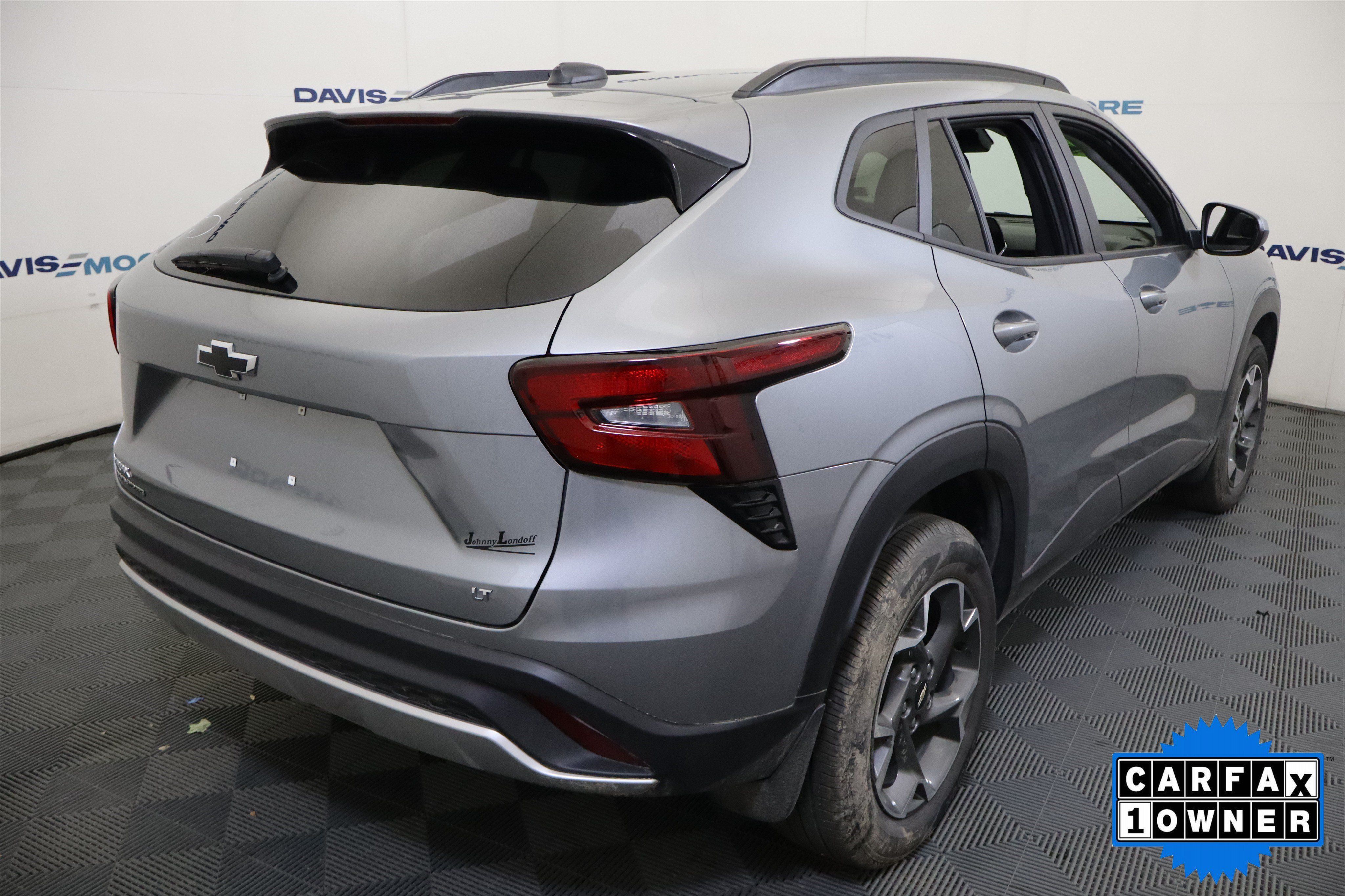 Used 2025 Chevrolet Trax LT FWD image 6