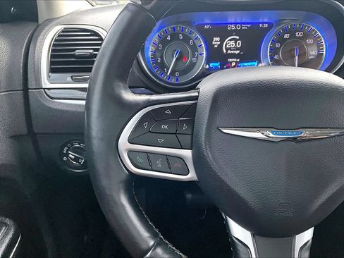 Used 2017 Chrysler 300 C AWD/4WD image 14