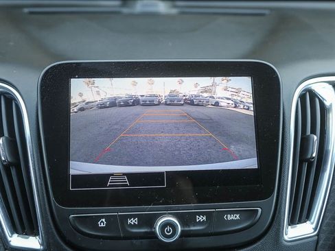Used 2021 Chevrolet Malibu LT FWD image 23