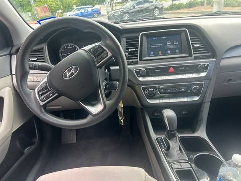 Used 2018 Hyundai Sonata SE FWD image 8