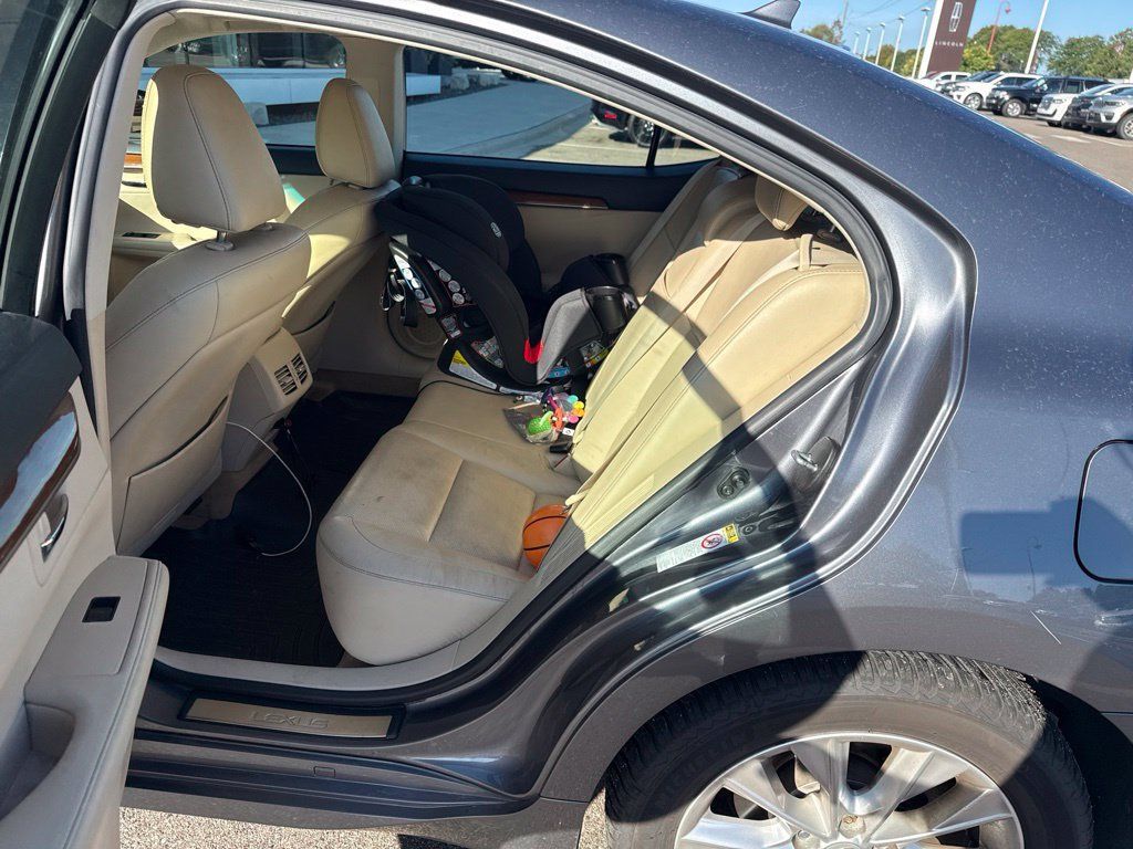 Used 2013 Lexus ES 300h w/ Luxury Pkg FWD image 5