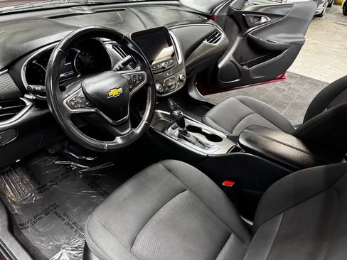 Used 2018 Chevrolet Malibu LT image 32