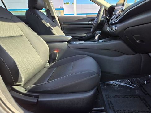 Used 2022 Nissan Altima 2.5 SV FWD image 13