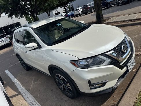 Used 2017 Nissan Rogue SL FWD image 2