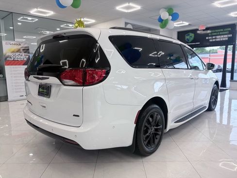 Used 2020 Chrysler Pacifica Touring-L w/ Advanced Safetytec Group AWD/4WD image 12