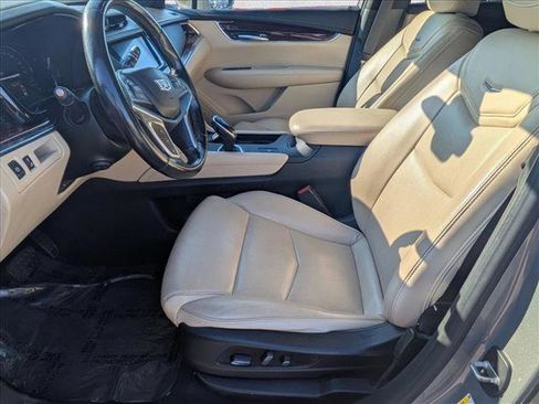 Used 2018 Cadillac XT5 Luxury w/ Driver Awareness Package image 15