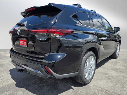 New 2026 Toyota Highlander Limited AWD/4WD image 3