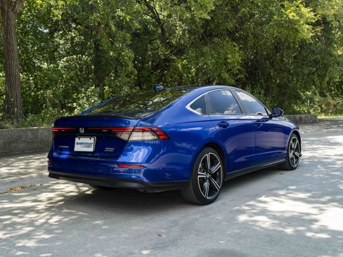 Used 2024 Honda Accord Sport image 9