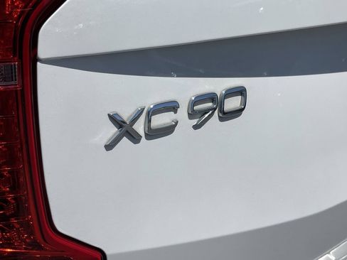 Used 2017 Volvo XC90 T6 Momentum w/ Vision Package AWD/4WD image 8