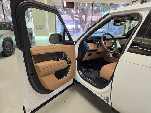 New 2026 Land Rover Range Rover Long Wheelbase SE AWD/4WD image 21