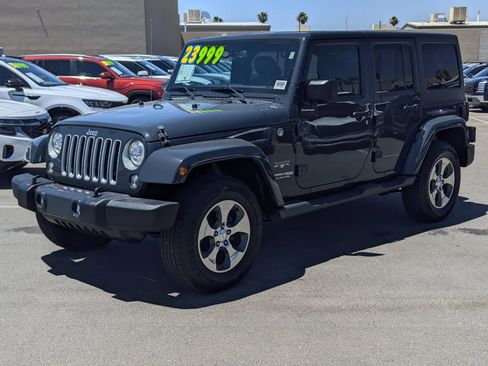 Used 2018 Jeep Wrangler Unlimited Sahara w/ Connectivity Group AWD/4WD image 5