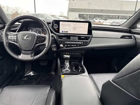 Used 2025 Lexus ES 300h w/ Luxury Package image 15