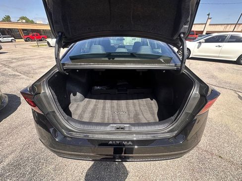 Certified 2025 Nissan Altima 2.5 SV FWD image 11