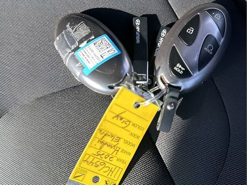 Used 2025 Hyundai Elantra SEL image 29