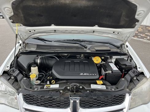 Used 2018 Dodge Grand Caravan SXT image 34