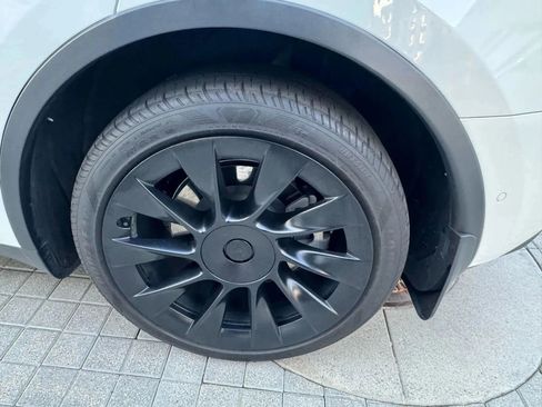 Used 2023 Tesla Model Y Long Range AWD/4WD image 36