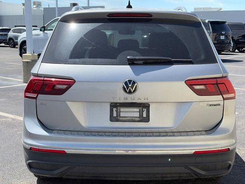 Used 2024 Volkswagen Tiguan SE w/ Panoramic Sunroof Package AWD/4WD image 3