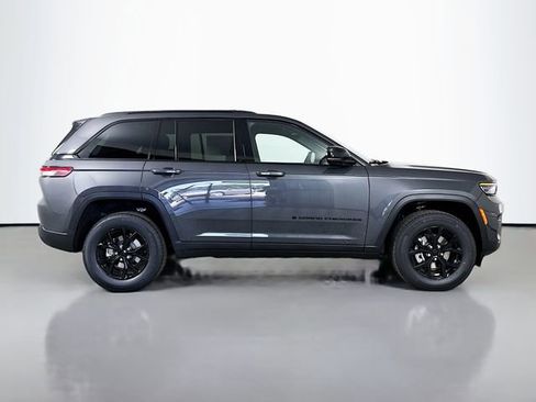 New 2025 Jeep Grand Cherokee Altitude image 8