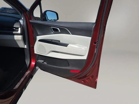 Used 2023 Kia Carnival LX w/ Paint Protection Package FWD image 45