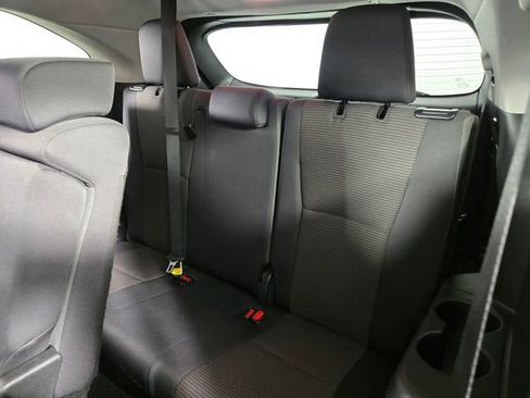 Used 2024 Toyota Highlander LE image 18