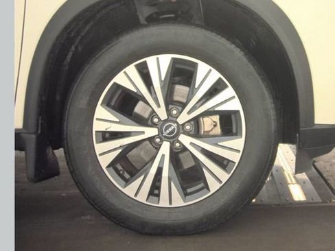 Used 2023 Nissan Rogue SV image 21