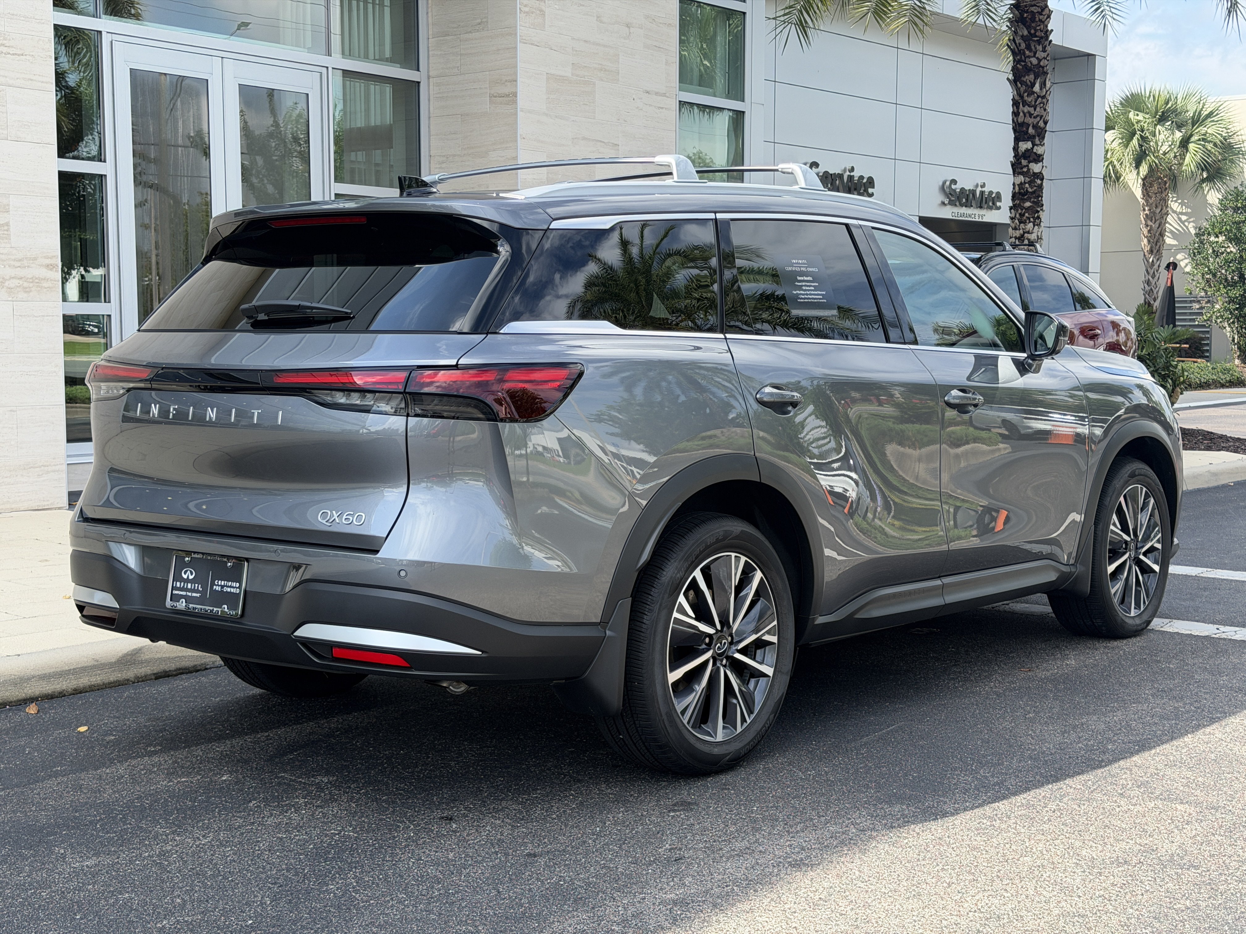 Certified 2027 INFINITI QX60 Luxe w/ Cargo Package FWD image 7