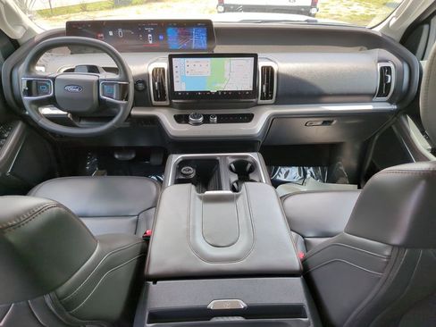 Used 2025 Ford Expedition Max Active RWD image 16
