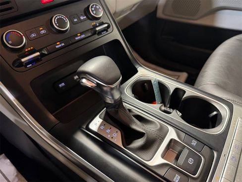 Certified 2024 Kia Carnival LX image 21