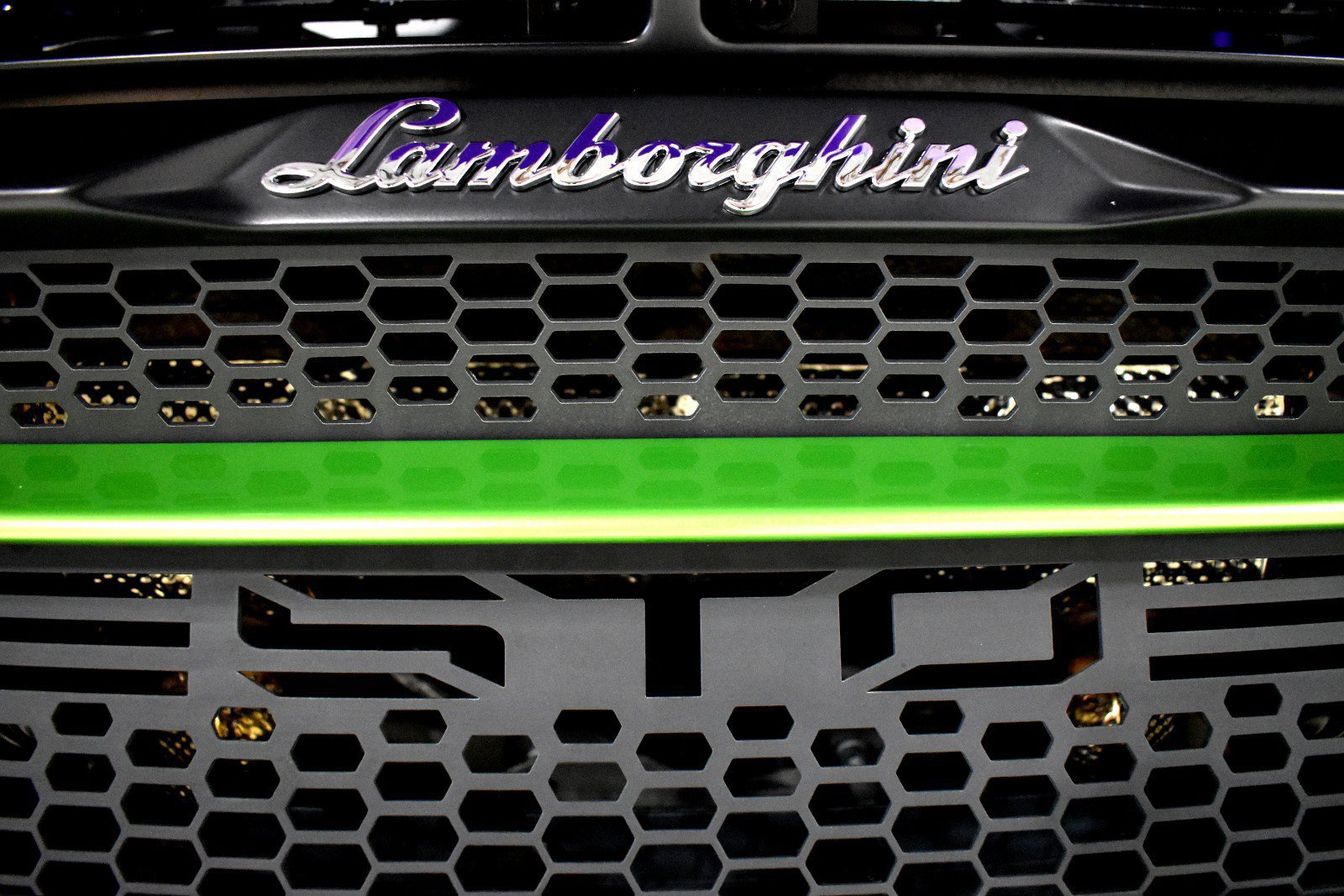 Used 2023 Lamborghini Huracan STO RWD image 11