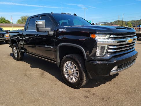 Used 2023 Chevrolet Silverado 2500 High Country w/ Z71 Off-Road Package image 3