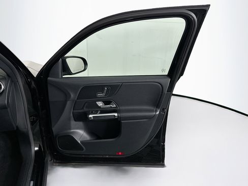 Used 2024 Mercedes-Benz EQB 250+ image 33