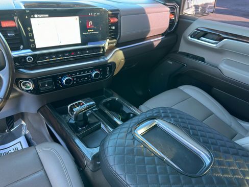 Used 2022 GMC Sierra 1500 SLT image 33