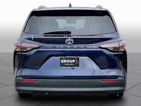 Certified 2024 Toyota Sienna XLE FWD image 5