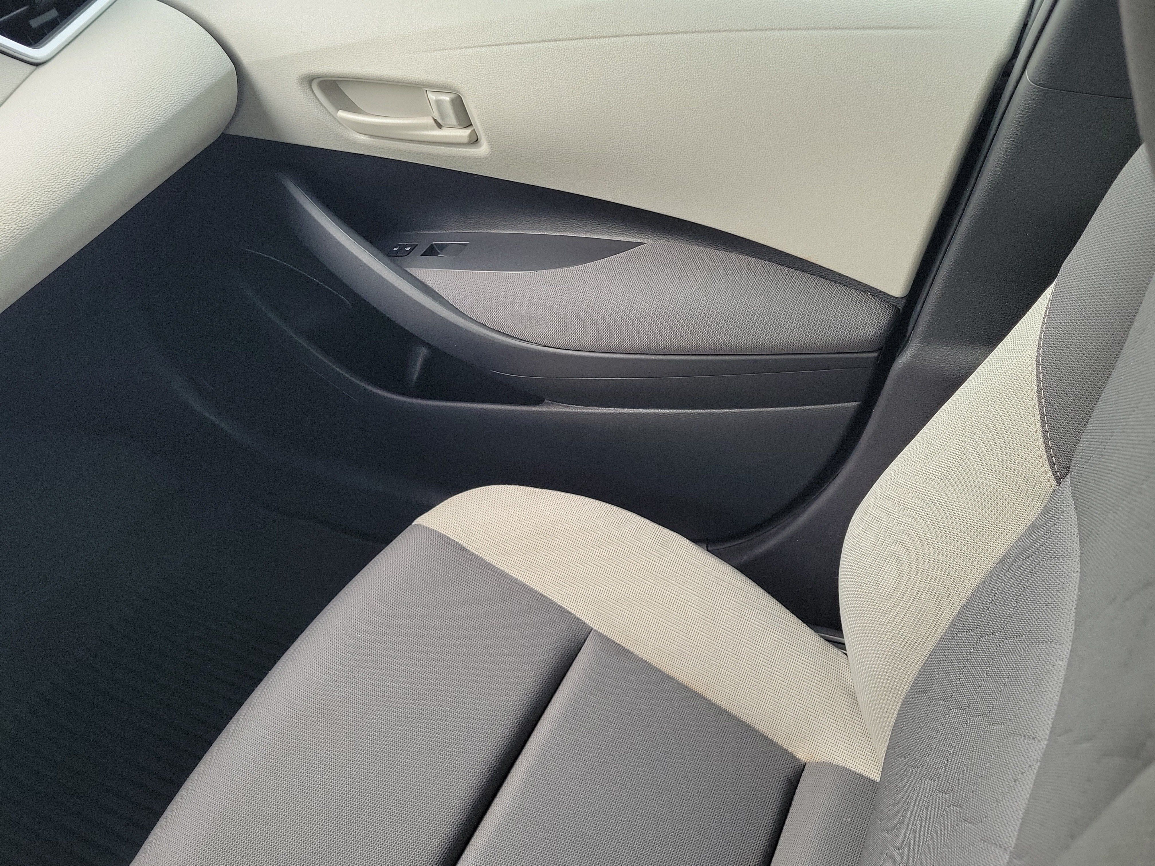 Used 2023 Toyota Corolla LE FWD image 18