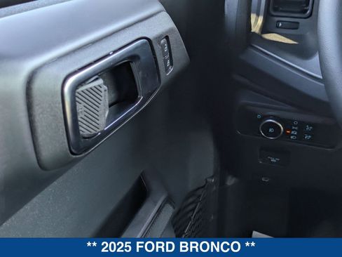 New 2025 Ford Bronco Badlands image 55