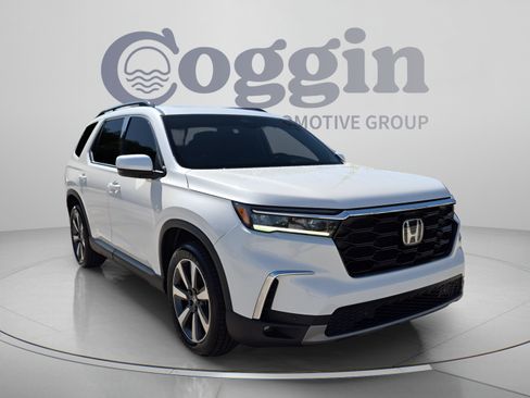 Certified 2025 Honda Pilot Touring image 8