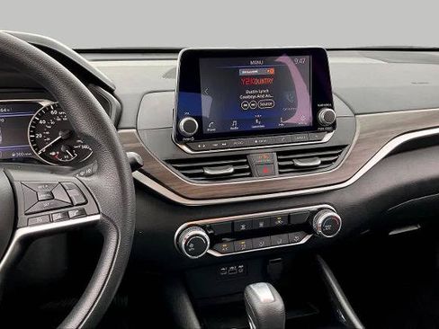 Certified 2024 Nissan Altima 2.5 SV FWD image 7