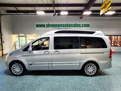 Used 2018 Mercedes-Benz Metris Passenger image 11