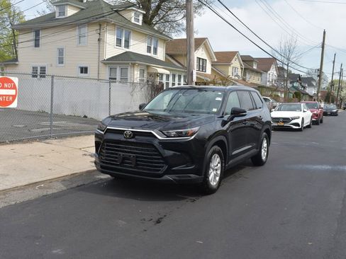 Used 2025 Toyota Grand Highlander FWD image 3