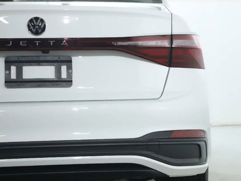 Certified 2025 Volkswagen Jetta S image 41