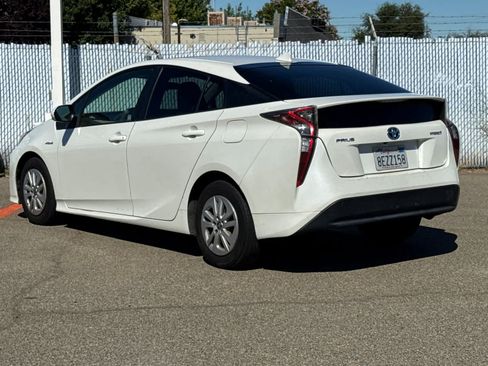 Used 2018 Toyota Prius One FWD image 5