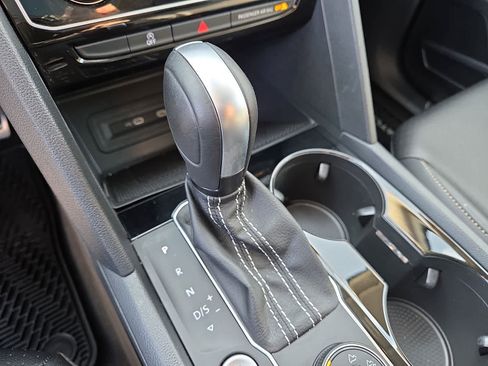 Used 2022 Volkswagen Atlas SEL R-Line image 17