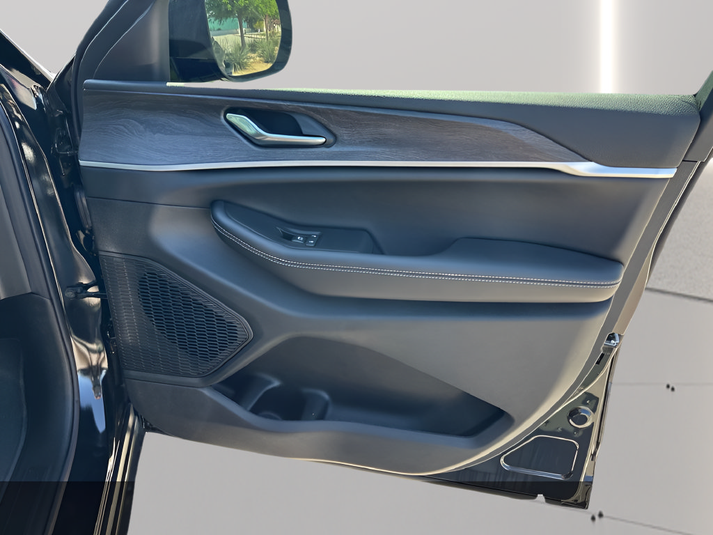 New 2026 Jeep Grand Cherokee Altitude AWD/4WD image 36