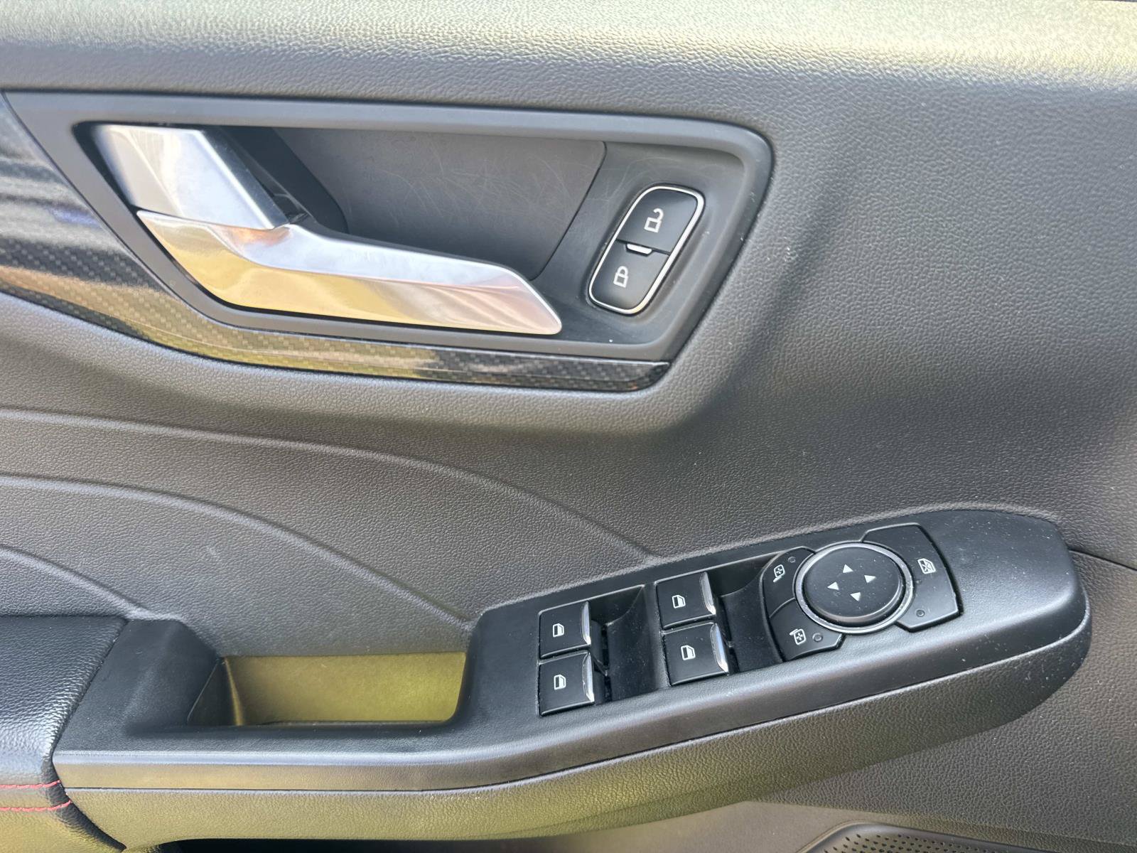 Used 2025 Ford Escape ST-Line FWD image 19