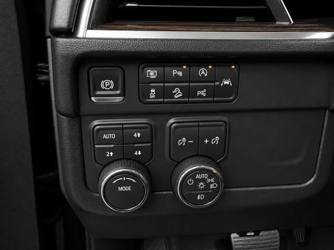 Used 2026 Chevrolet Suburban Z71 w/ Comfort Package AWD/4WD image 36
