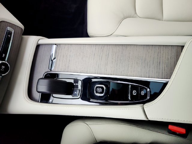 Certified 2024 Volvo XC90 B6 Plus w/ Protection Package Premier AWD/4WD image 26
