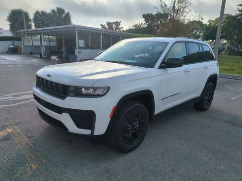 New 2026 Jeep Grand Cherokee Altitude RWD image 9