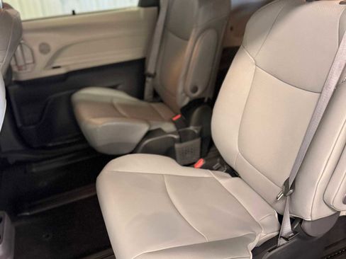 Used 2023 Toyota Sienna XLE AWD/4WD image 25