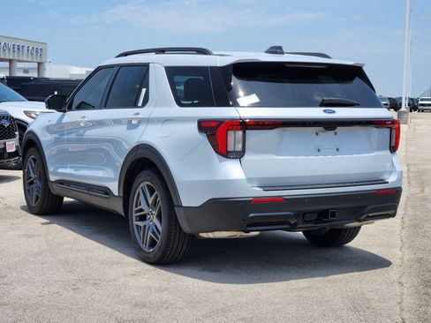 New 2026 Ford Explorer ST-Line w/ ST-Line Street Pack RWD image 5
